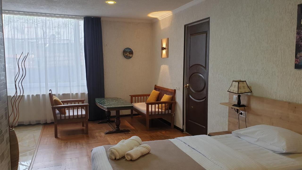Lea Guest House Tbilisi ภายนอก รูปภาพ